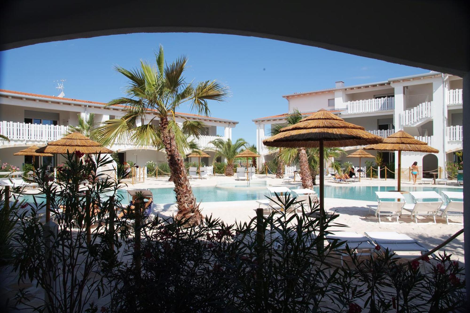Cala Blu Residence Con Piscina-Centralissimo Lido Di Jesolo Buitenkant foto