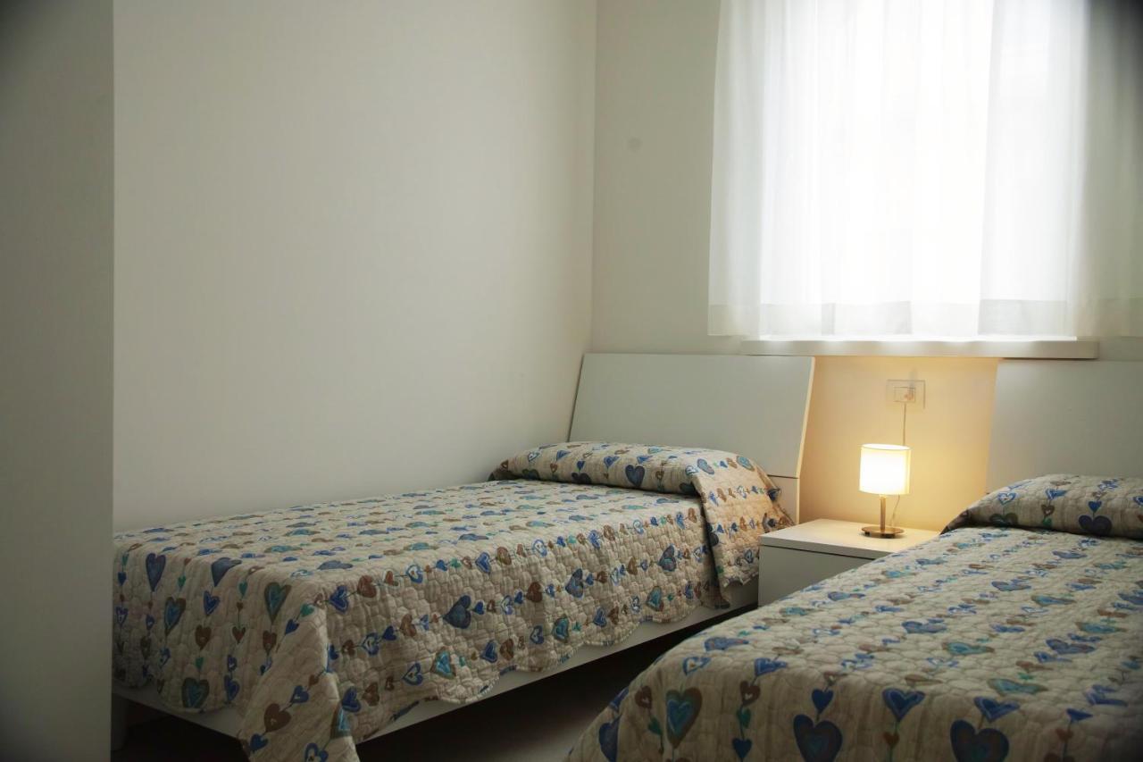 Cala Blu Residence Con Piscina-Centralissimo Lido Di Jesolo Buitenkant foto