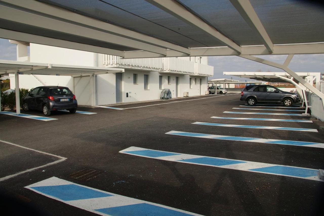 Cala Blu Residence Con Piscina-Centralissimo Lido Di Jesolo Buitenkant foto